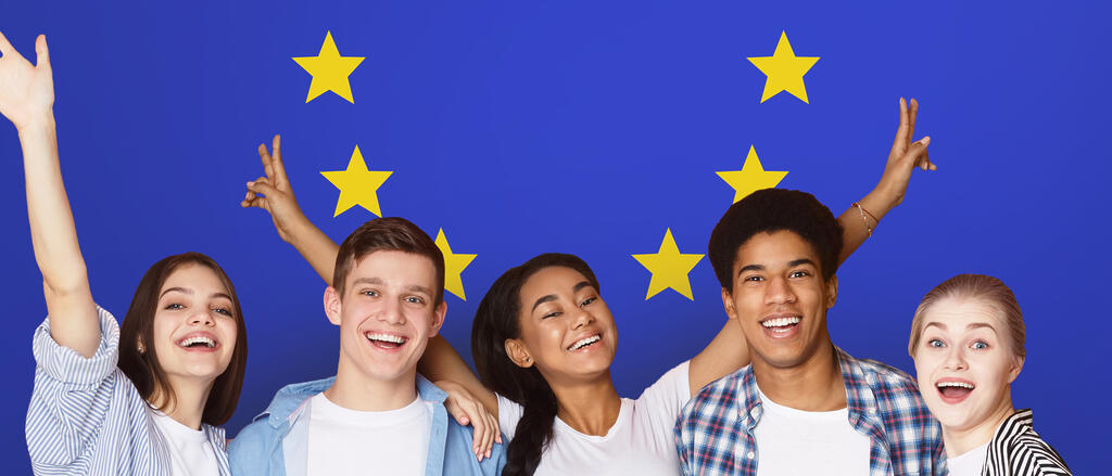 Jugendliche mit Europasternen