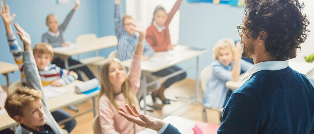 Lehrer vor der Klasse